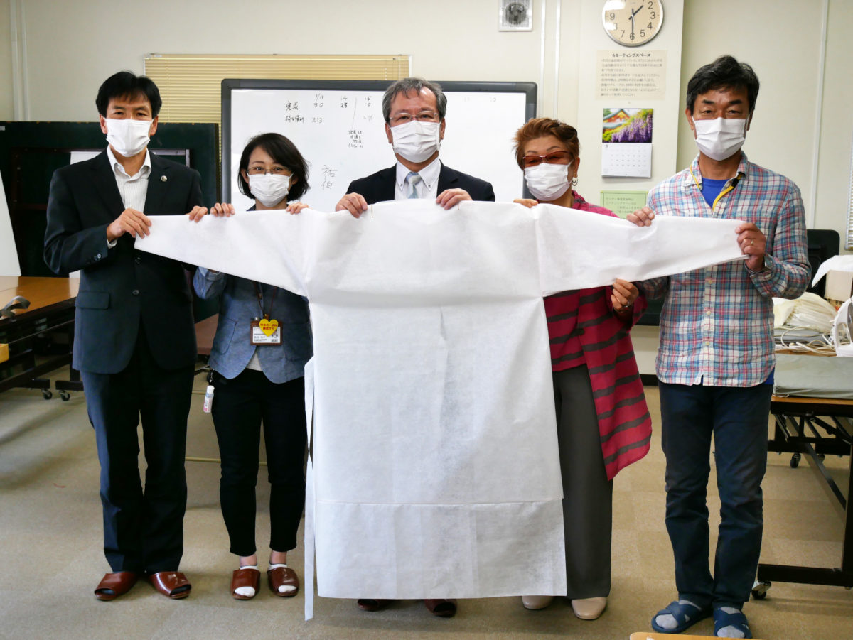 ［金剛］手作りの防護服450着を大阪南医療センターに贈る
