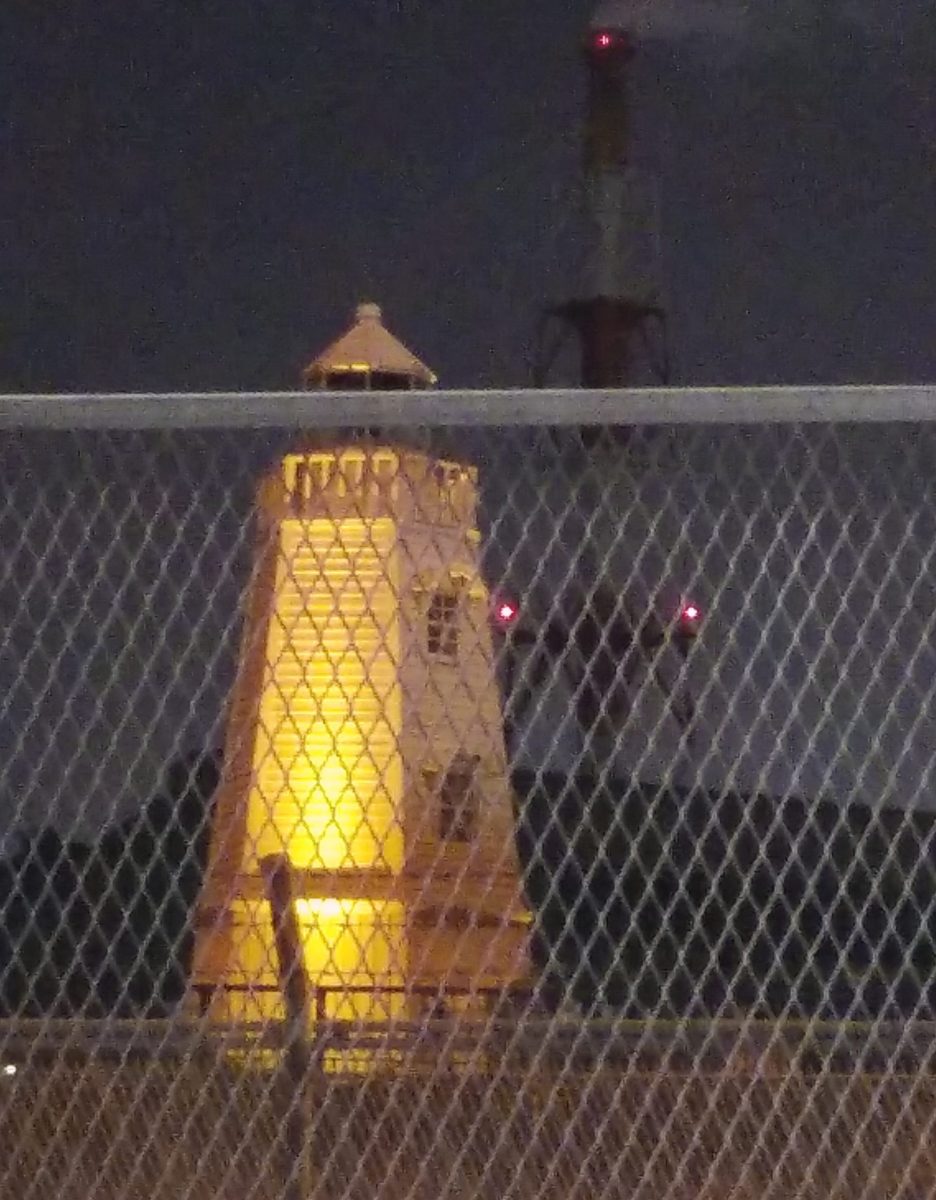 旧堺灯台、新型コロナウイルス警戒信号「黄色」に点灯中！