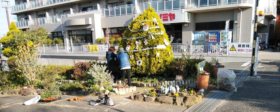 クリスマスツリーが出現！竹城台自治会館