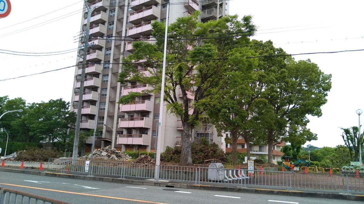 高倉台センター住宅と駐車場の様子・堺市南区