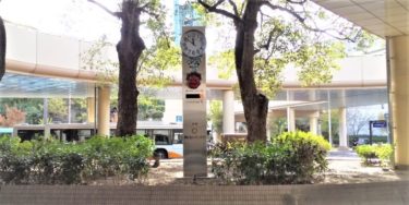 ［泉北］泉ケ丘駅に時計塔贈る ロータリ ーグラブ　正面に「こおどり」の鬼面