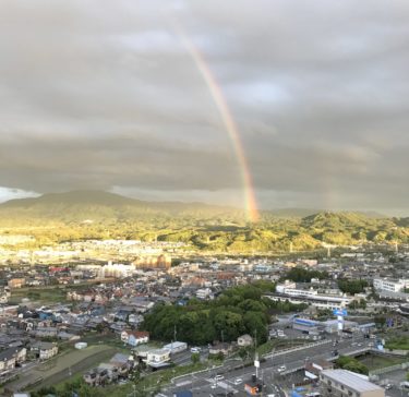 金剛山の雨雲と虹