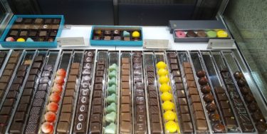 ［堺市南区］光明池サンピア１階にオープン　高級感ある洋菓子、５色のキャラメルチョコ／チョコが好き