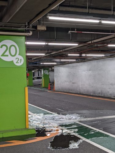 ［堺市南区］駐車場で雨水が吹き出す　９月２日の大雨【読者投稿】