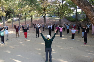 ［堺市南区］元気の源はラジオ体操・赤坂公園に住民同士集まる