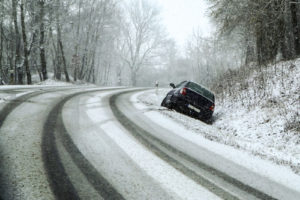 路面凍結・事故・雪のイメージ