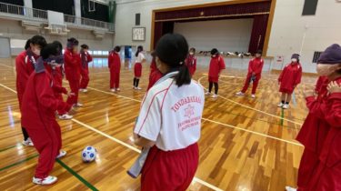 ［富田林市］富田林中で人権学習　ブラインドサッカーを体験