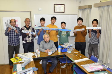 ［堺市南区］城山台81歳久保田さん、鉄道模型作る教室開設　廃棄された材料を使用