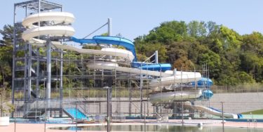 ［堺市南区］原山公園プール、スライダーの改修進む　落差の少ない構造に　プール開きは７月１日