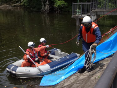 ［堺市南区］ボートやロープを投下　南消防署が水難救助訓練