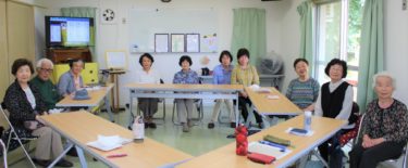 ［堺市南区］赤坂台５丁の短歌クラブが１周年　月１回、自作の歌を鑑賞