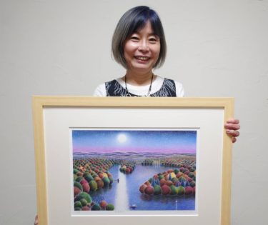 ［河内長野市］メルヘンの世界広がる　色鉛筆画家　渡辺美香子さん版画展