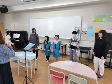 ［和泉市］園児から高校生　団員14人が歌う　和泉市少年少女合唱団