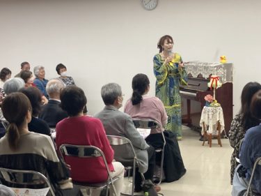 ［富田林市］富高ＯＧ京極さんがピアノ　美山台で住民らがショー企画