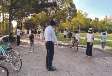 ［堺市南区］城山公園で小学生らがラジオ体操　夏休みに約60人が集まる