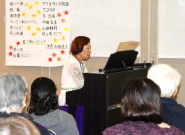 ［堺市南区］槇塚台「にこにこサロン」で森脇さんらがピアノ演奏を披露