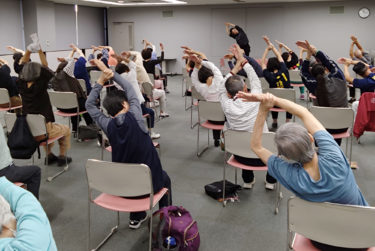 ［堺市南区］南堺署主催の防犯ストレッチ教室に約50人が参加　和気あいあいと心と体をほぐす
