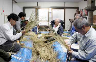 櫻井神社　しめ縄づくり