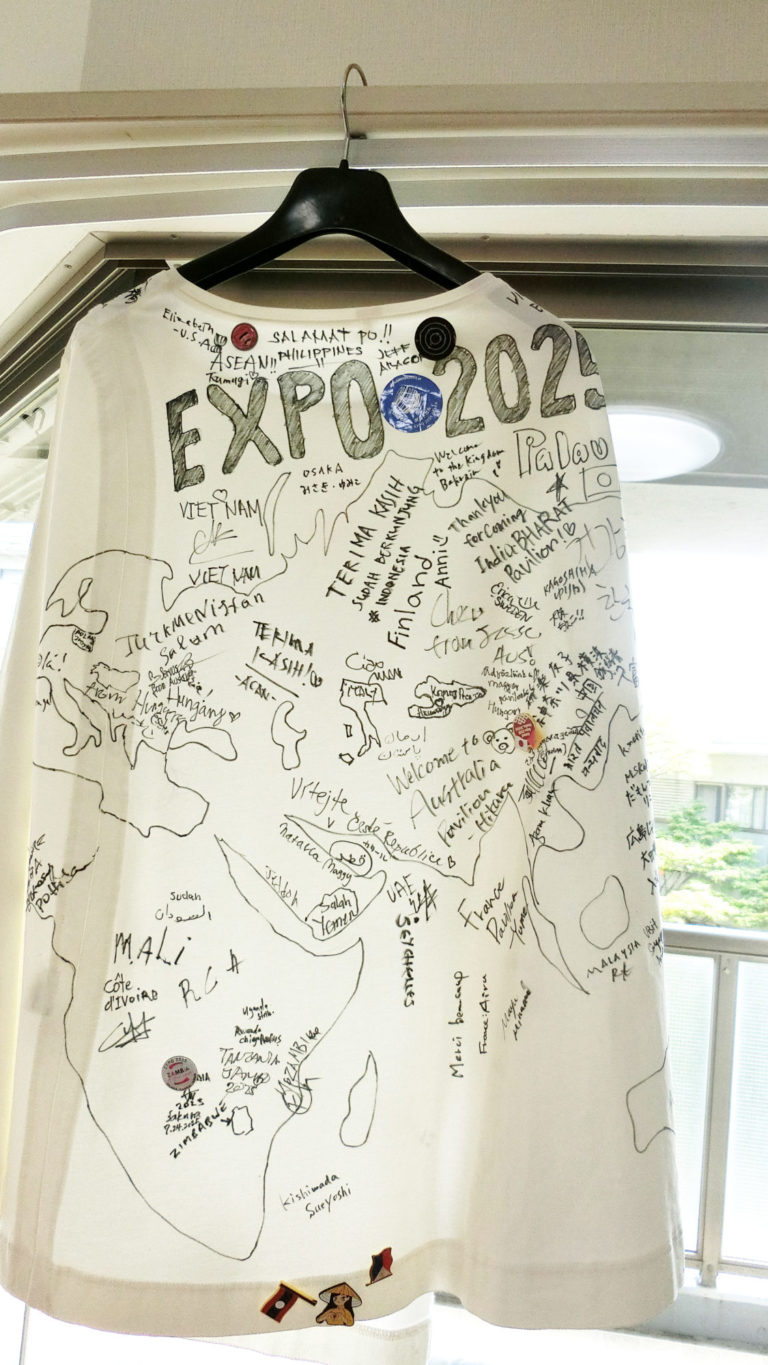 「万博ポンチョ」TONPAL(とんぱる)で展示